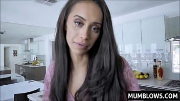 هذه السمراء تحصل على الجنس الفموي من قبل رجل ذو قضيب منتصب بالكامل