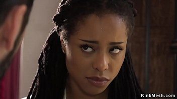 الكريولية ذات الشفاه الجميلة تريد أن يتم ضربها على مؤخرتها وممارسة الجنس معها بقوة